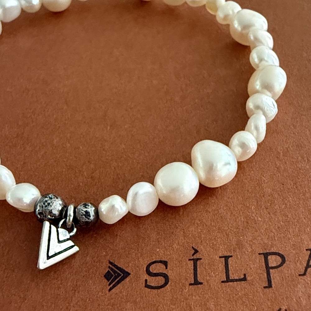 Silpada Freshwater Pearl & Sterling Silver “Goddess” Stretch Bracelet B1601